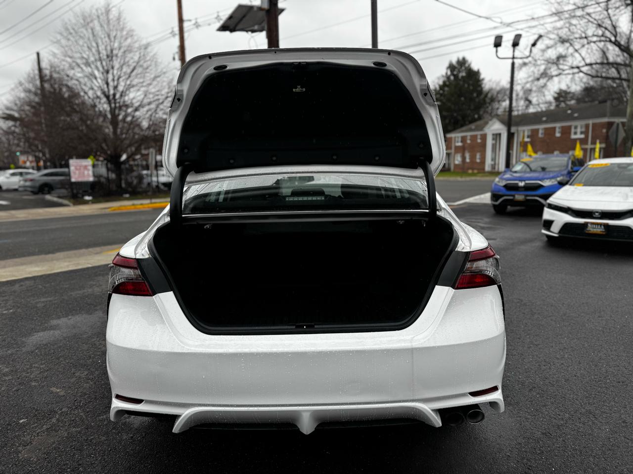 Toyota Camry SE 2023