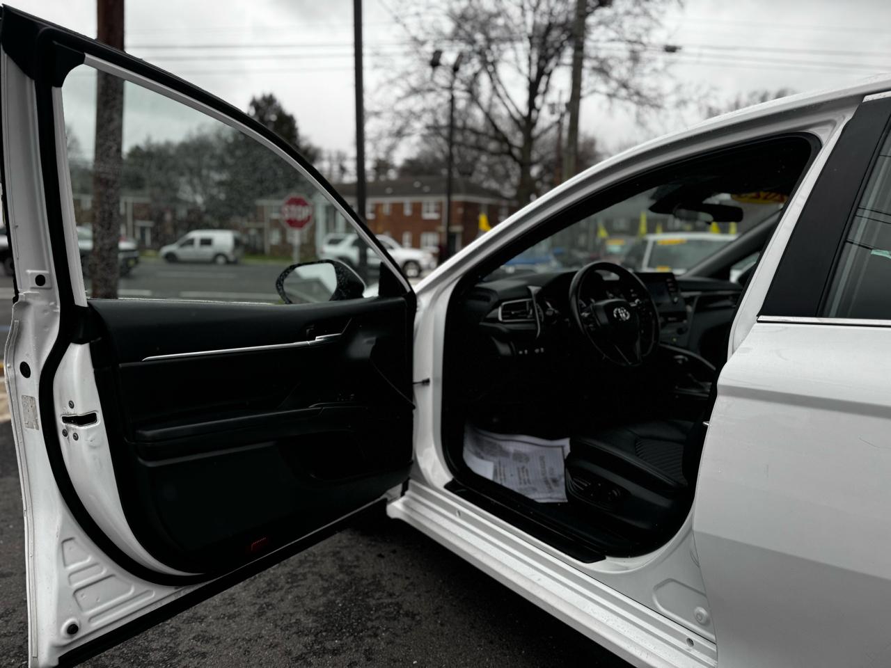 Toyota Camry SE 2023