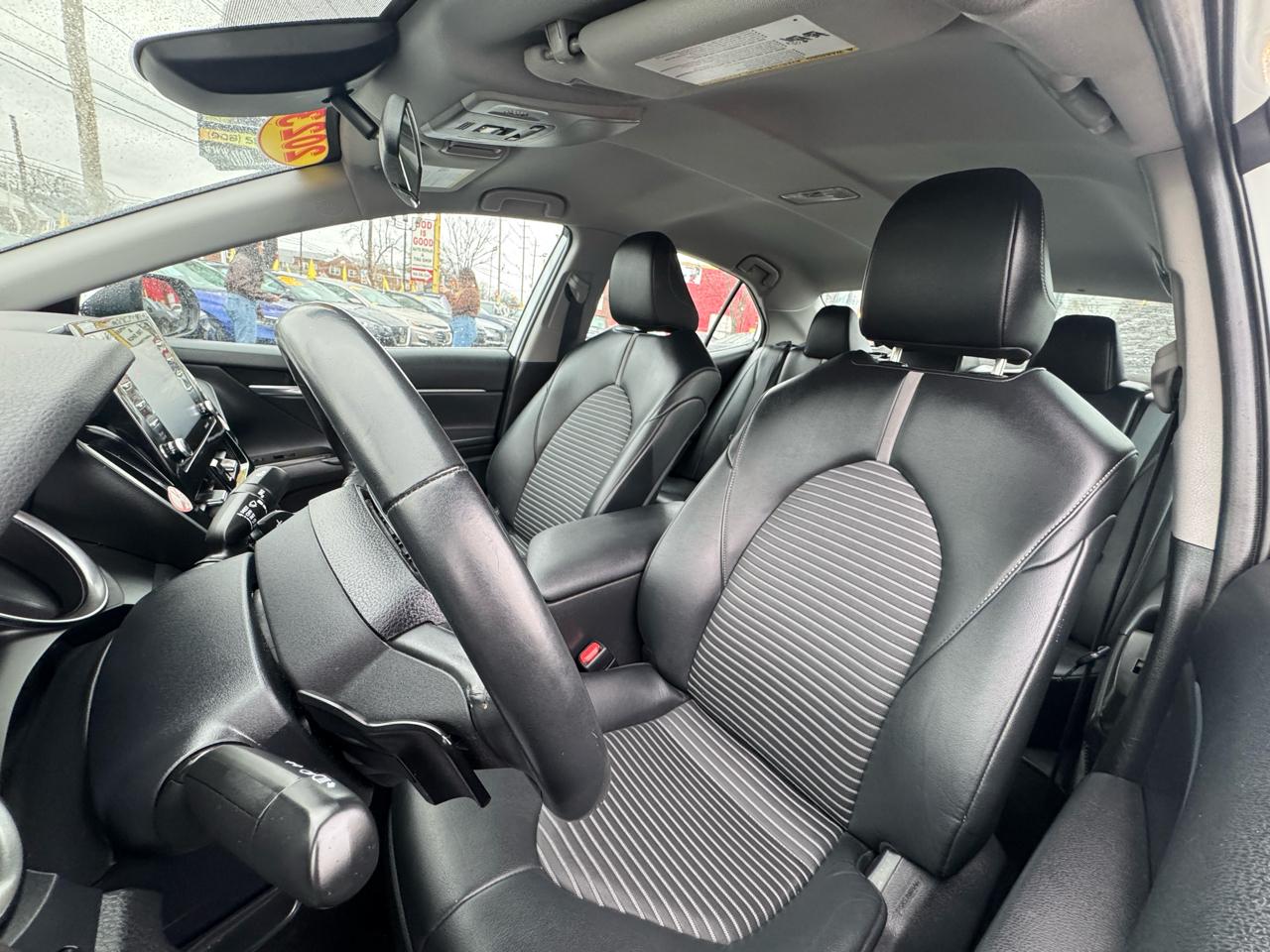 Toyota Camry SE 2023