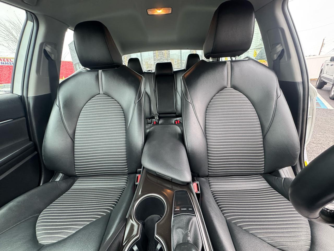 Toyota Camry SE 2023