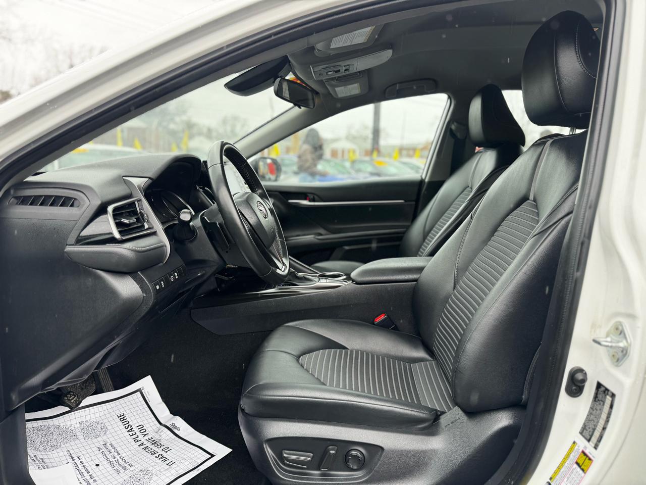 Toyota Camry SE 2023