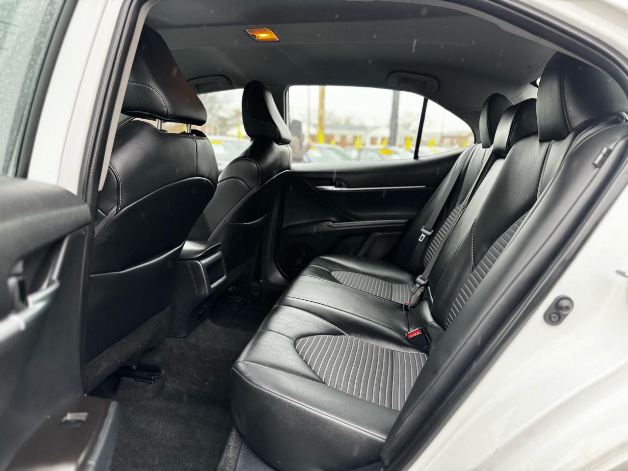 Toyota Camry SE 2023