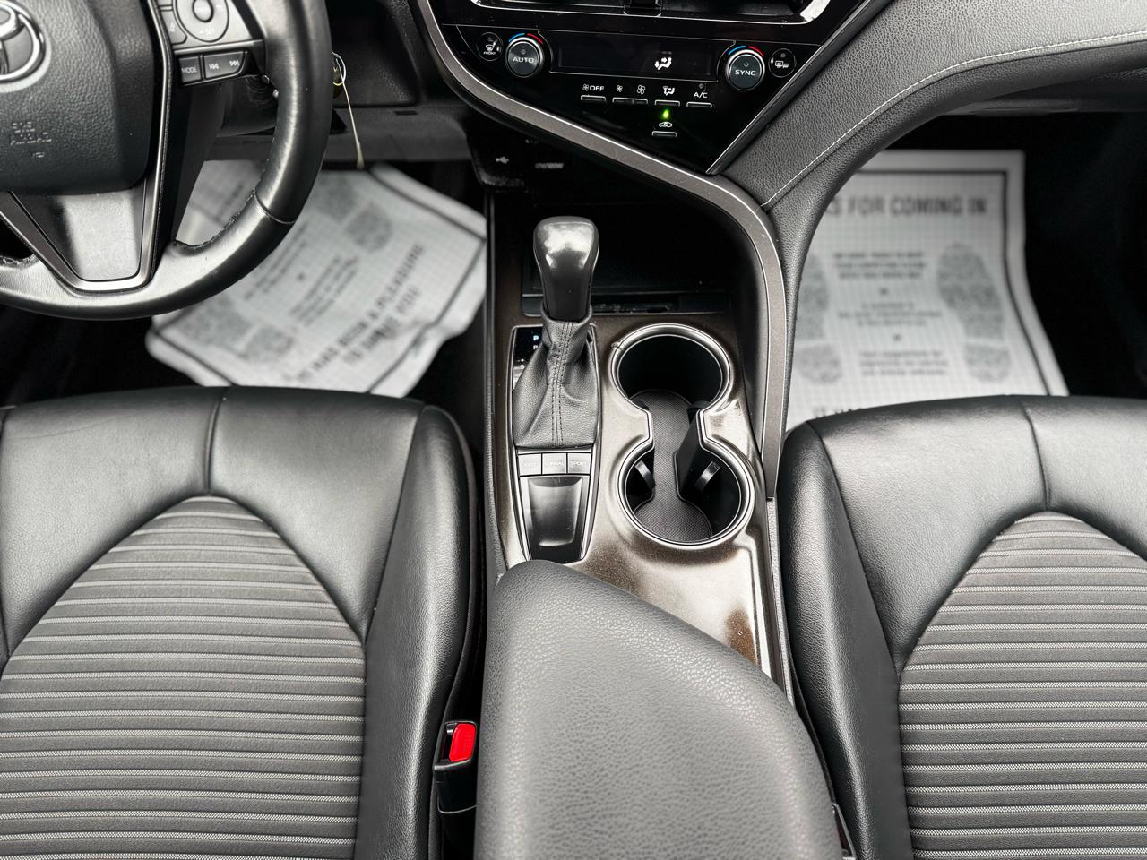 Toyota Camry SE 2023