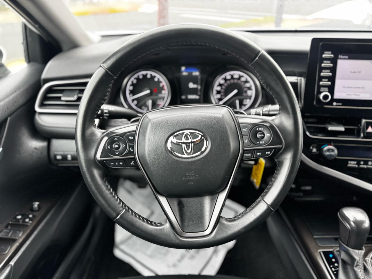 Toyota Camry SE 2023