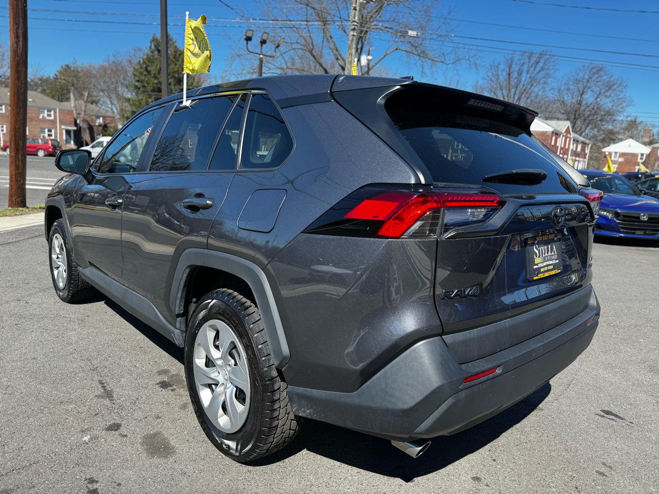 Toyota RAV4 LE AWD 2022