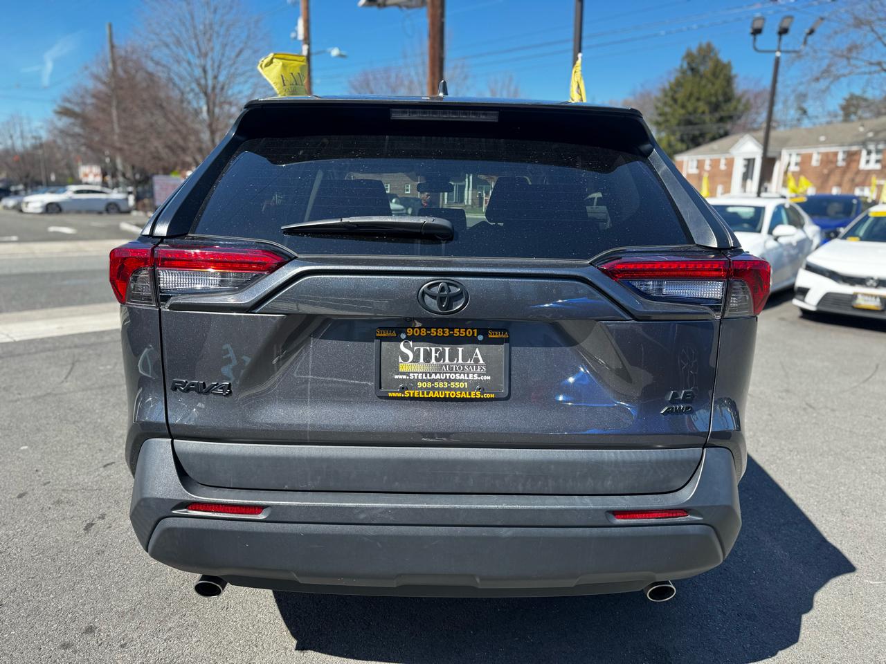 Toyota RAV4 LE AWD 2022