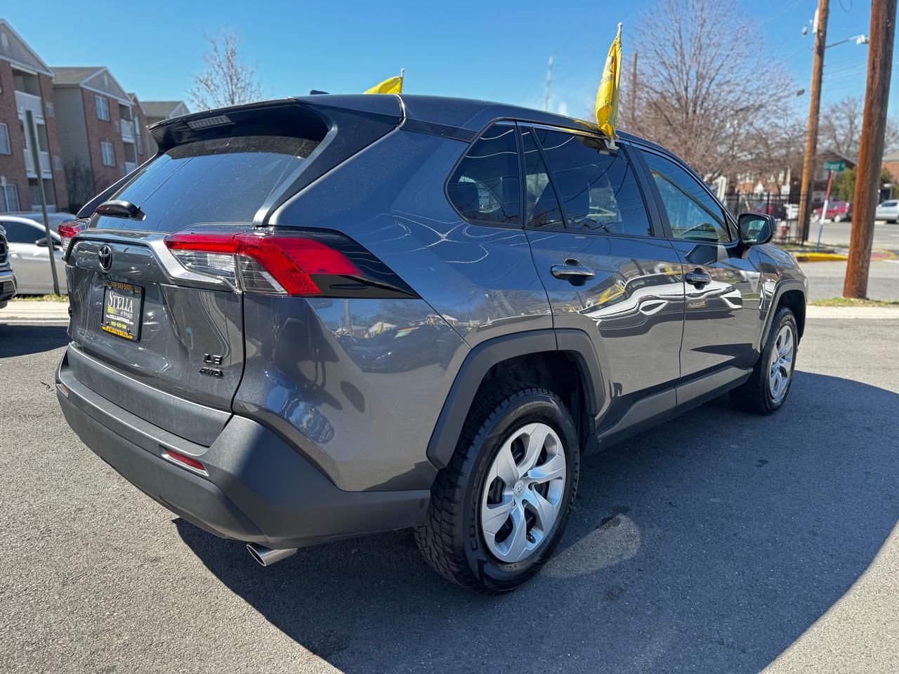 Toyota RAV4 LE AWD 2022