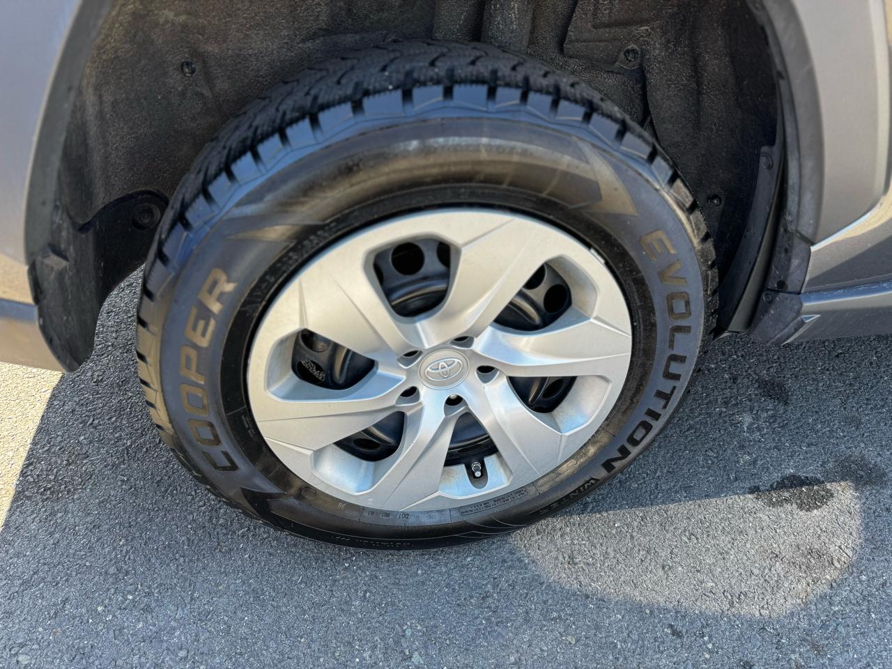 Toyota RAV4 LE AWD 2022