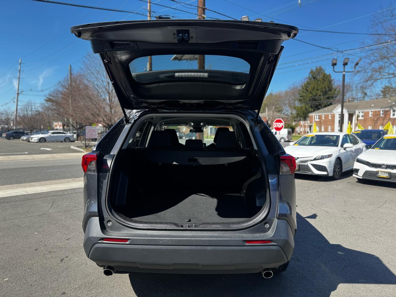 Toyota RAV4 LE AWD 2022