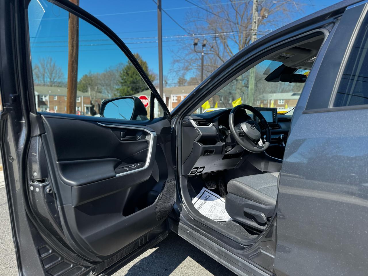 Toyota RAV4 LE AWD 2022