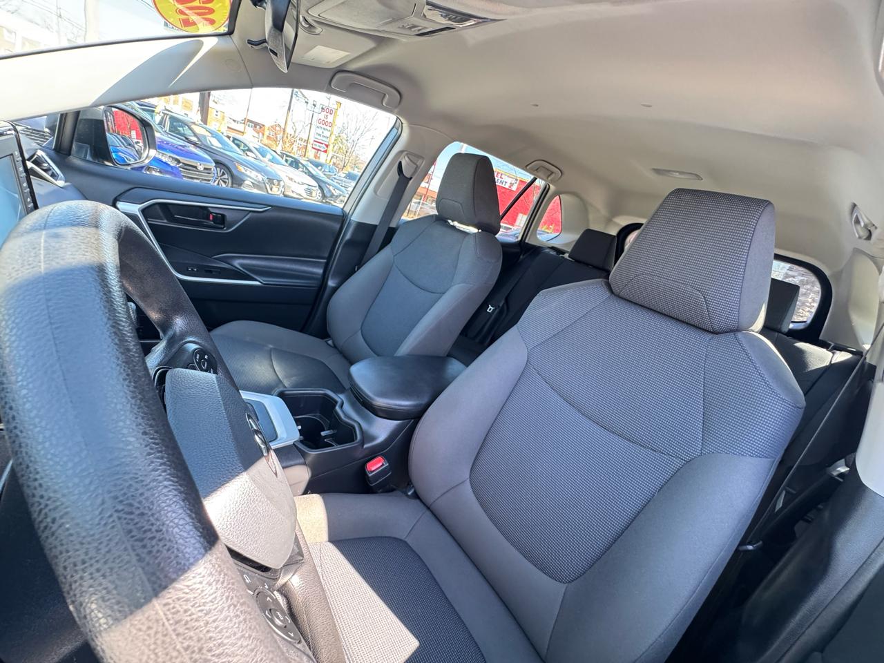 Toyota RAV4 LE AWD 2022