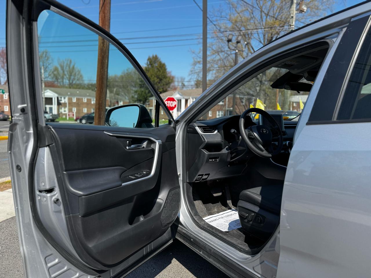 Toyota RAV4 XLE 2024