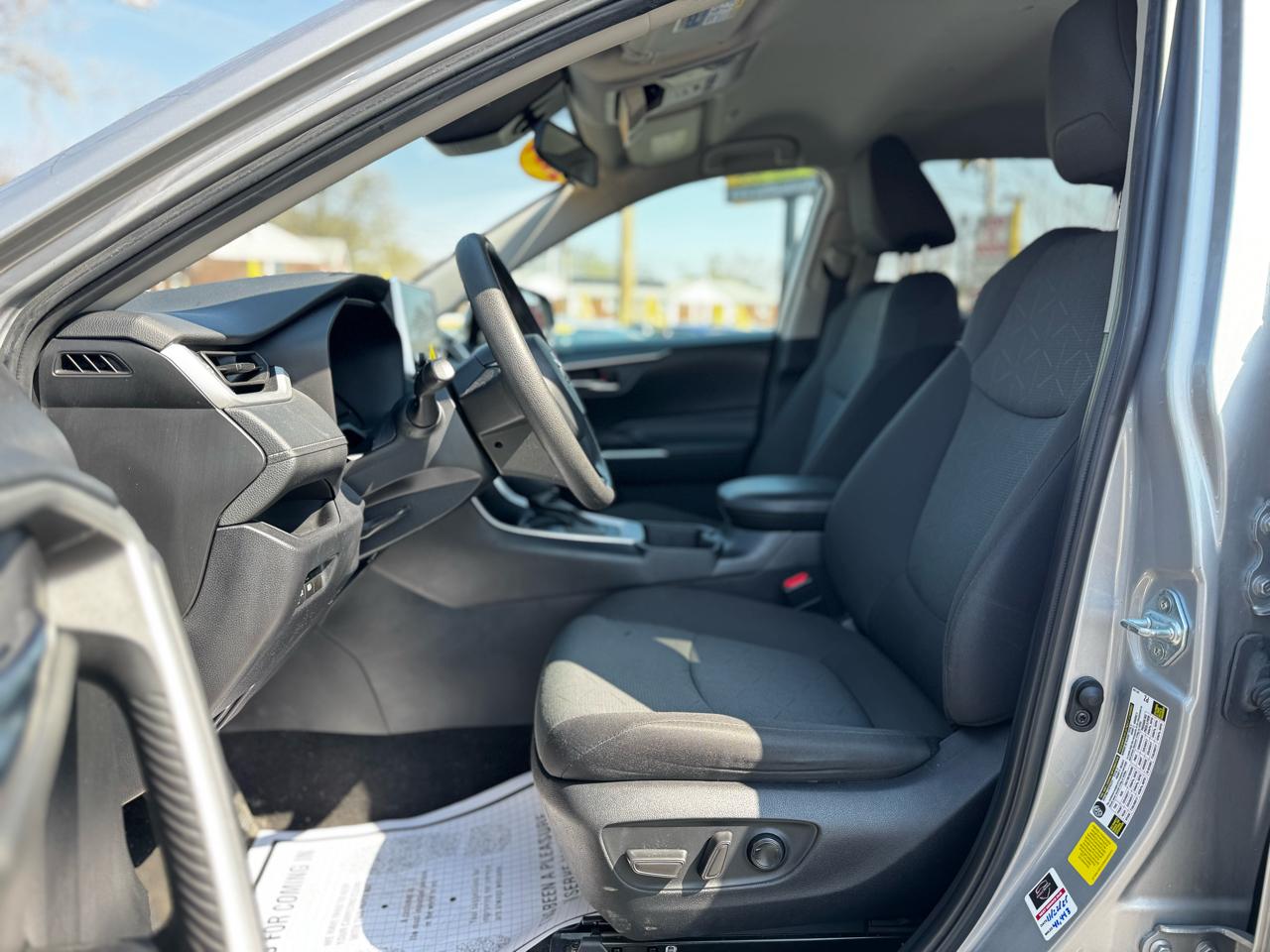 Toyota RAV4 XLE 2024