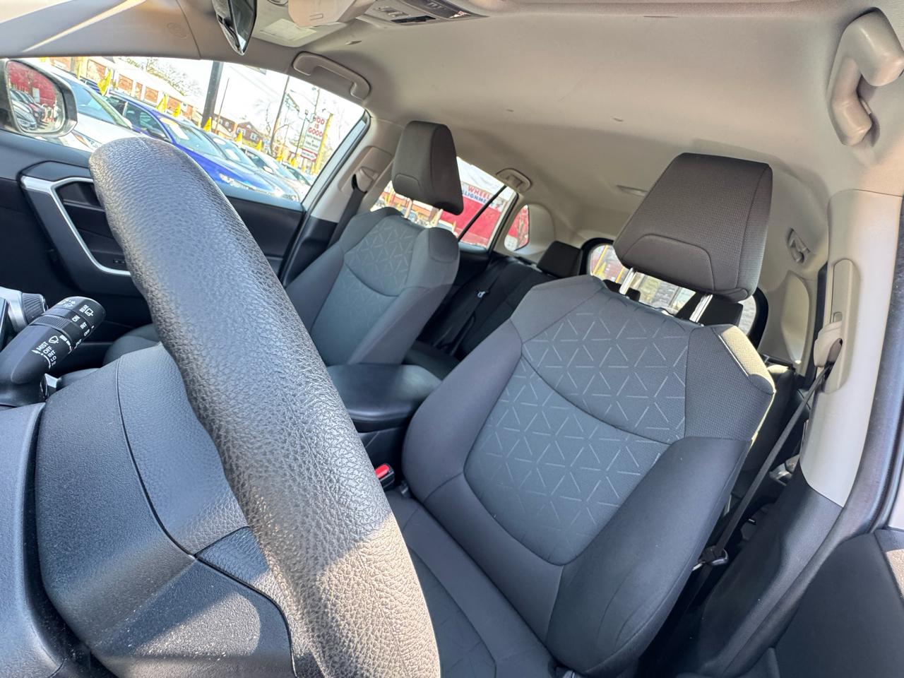 Toyota RAV4 XLE 2024