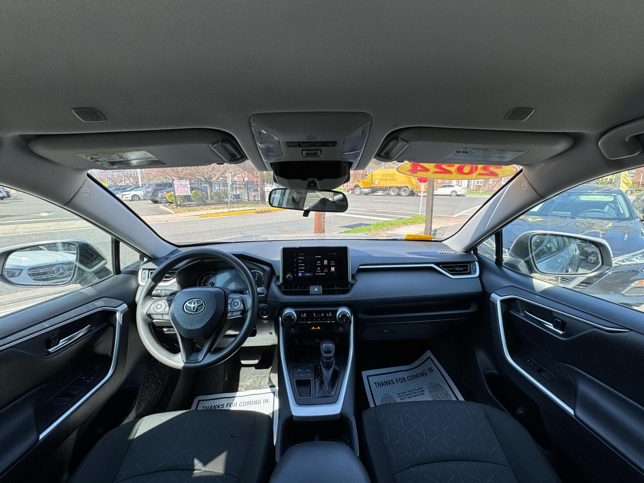 Toyota RAV4 XLE 2024