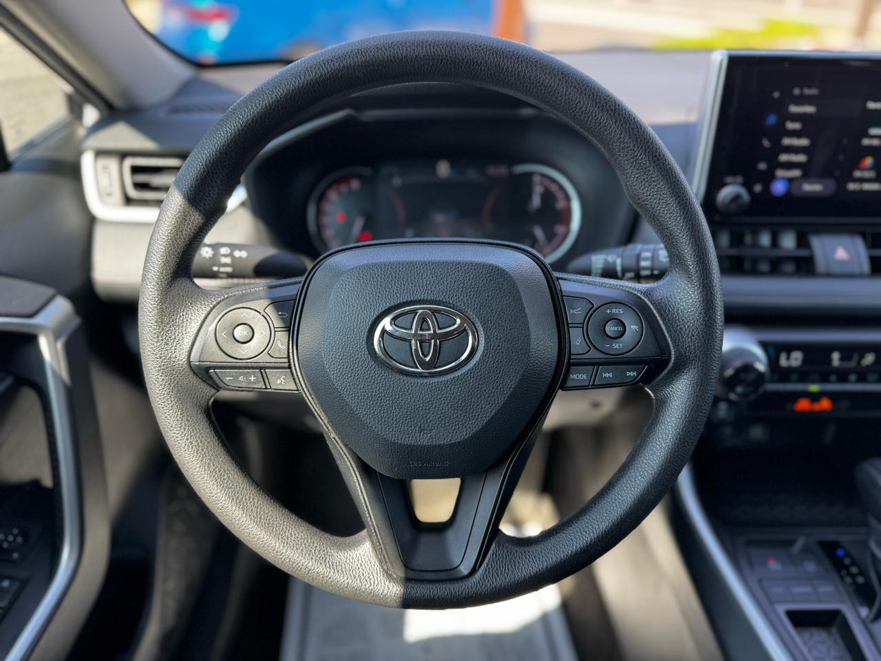 Toyota RAV4 XLE 2024