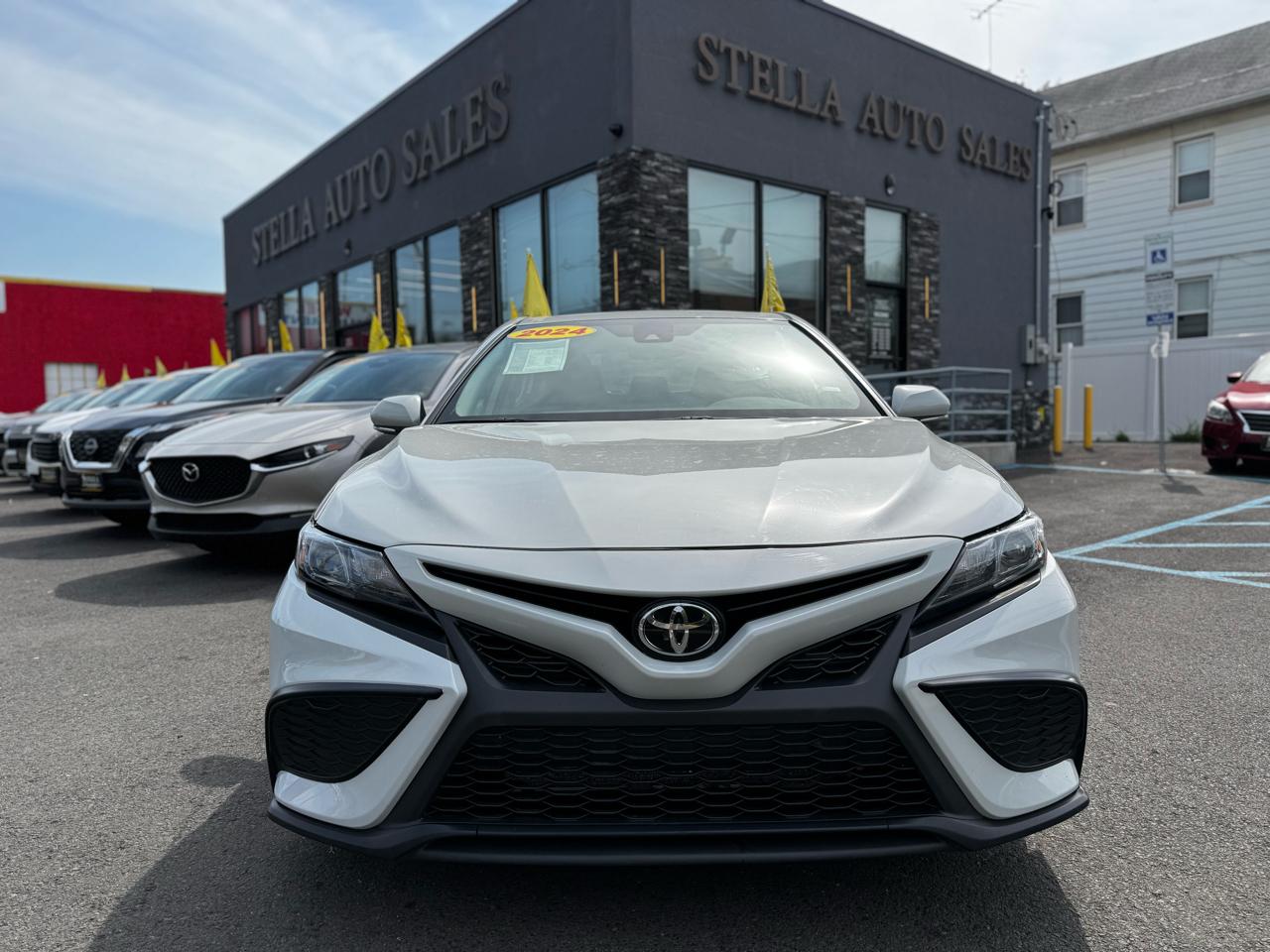 Toyota Camry SE 2024