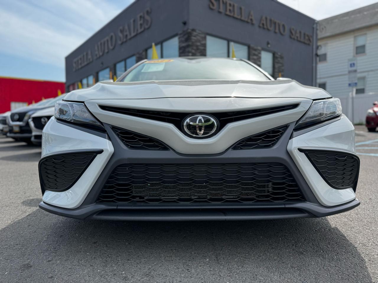 Toyota Camry SE 2024