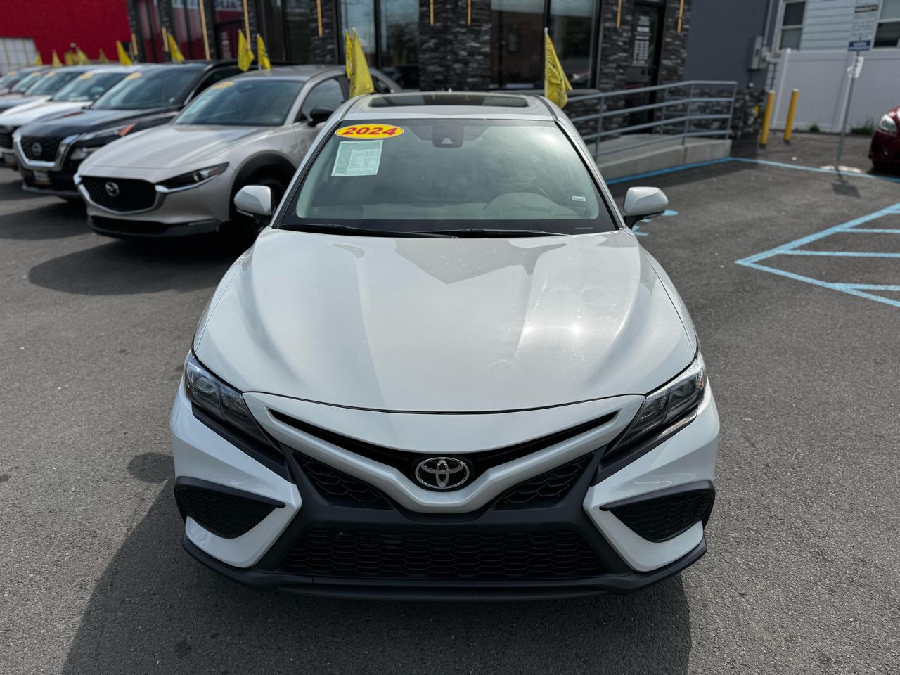 Toyota Camry SE 2024