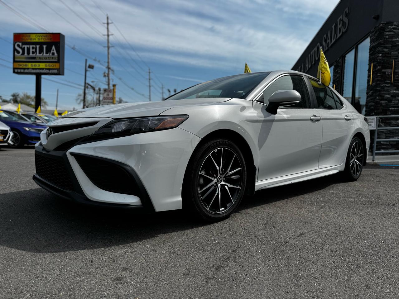 Toyota Camry SE 2024