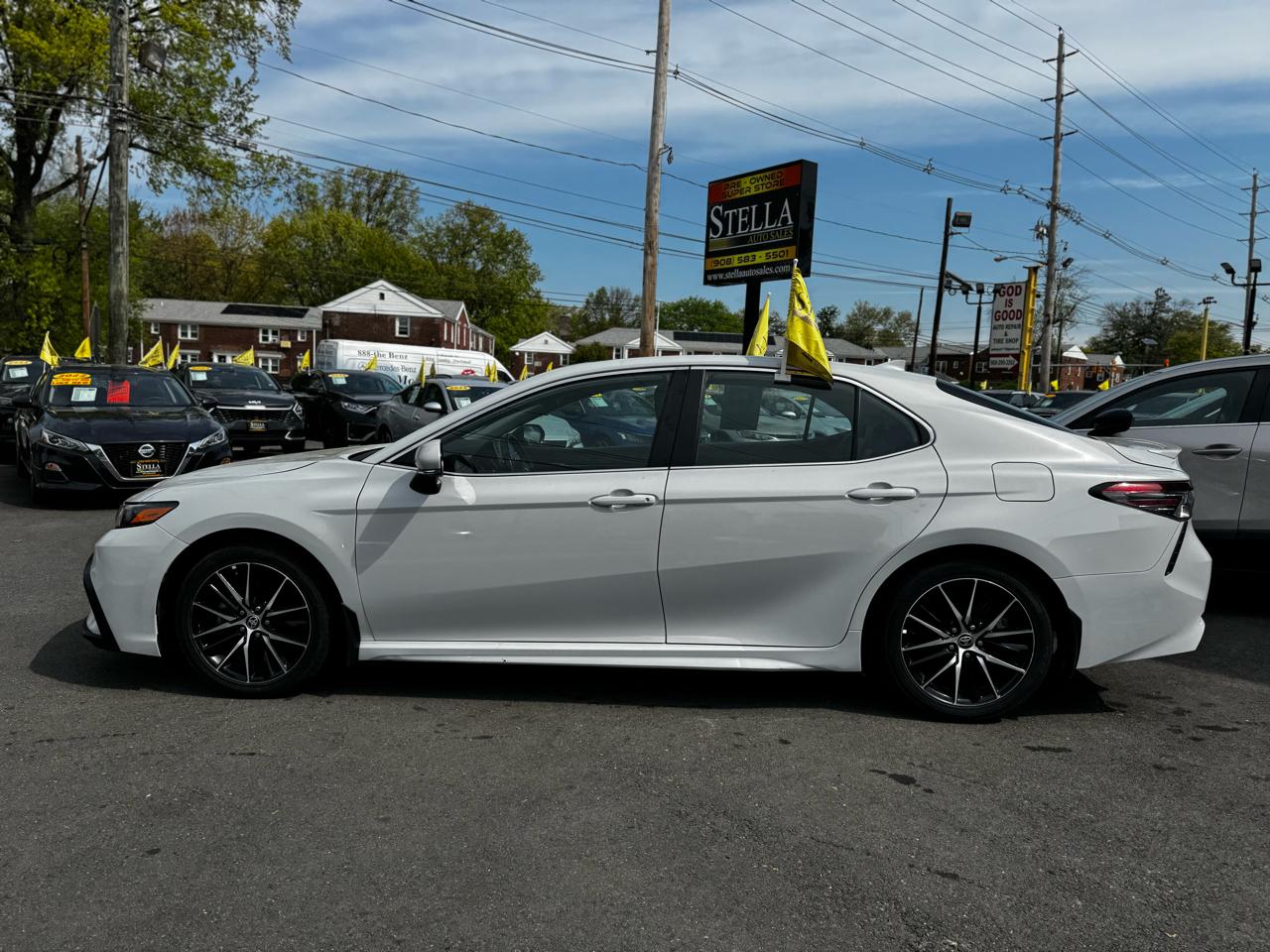 Toyota Camry SE 2024