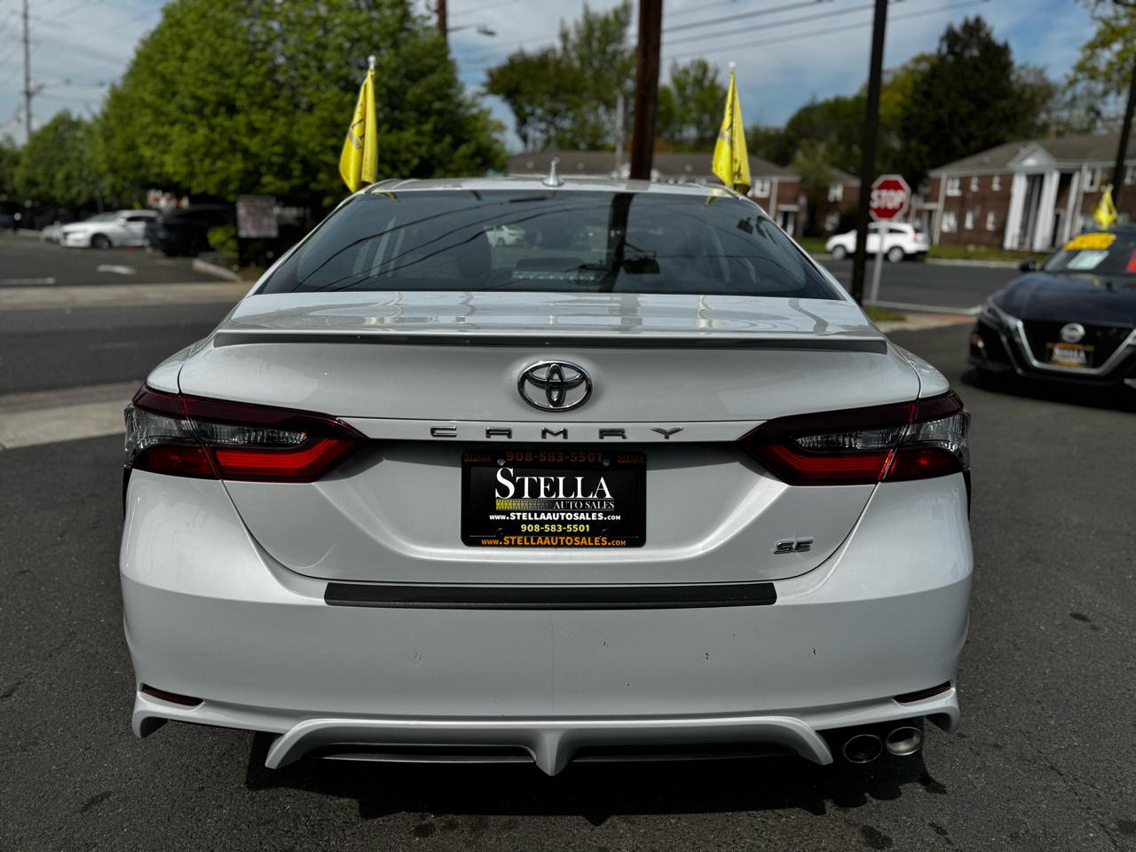 Toyota Camry SE 2024
