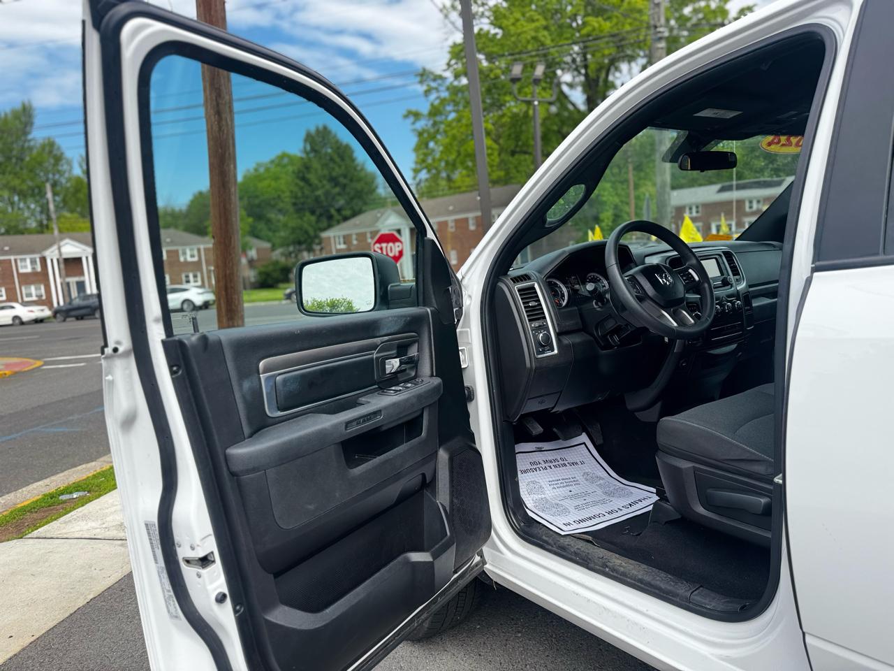 RAM 1500 Classic Tradesman Crew Cab SWB 4WD 2024