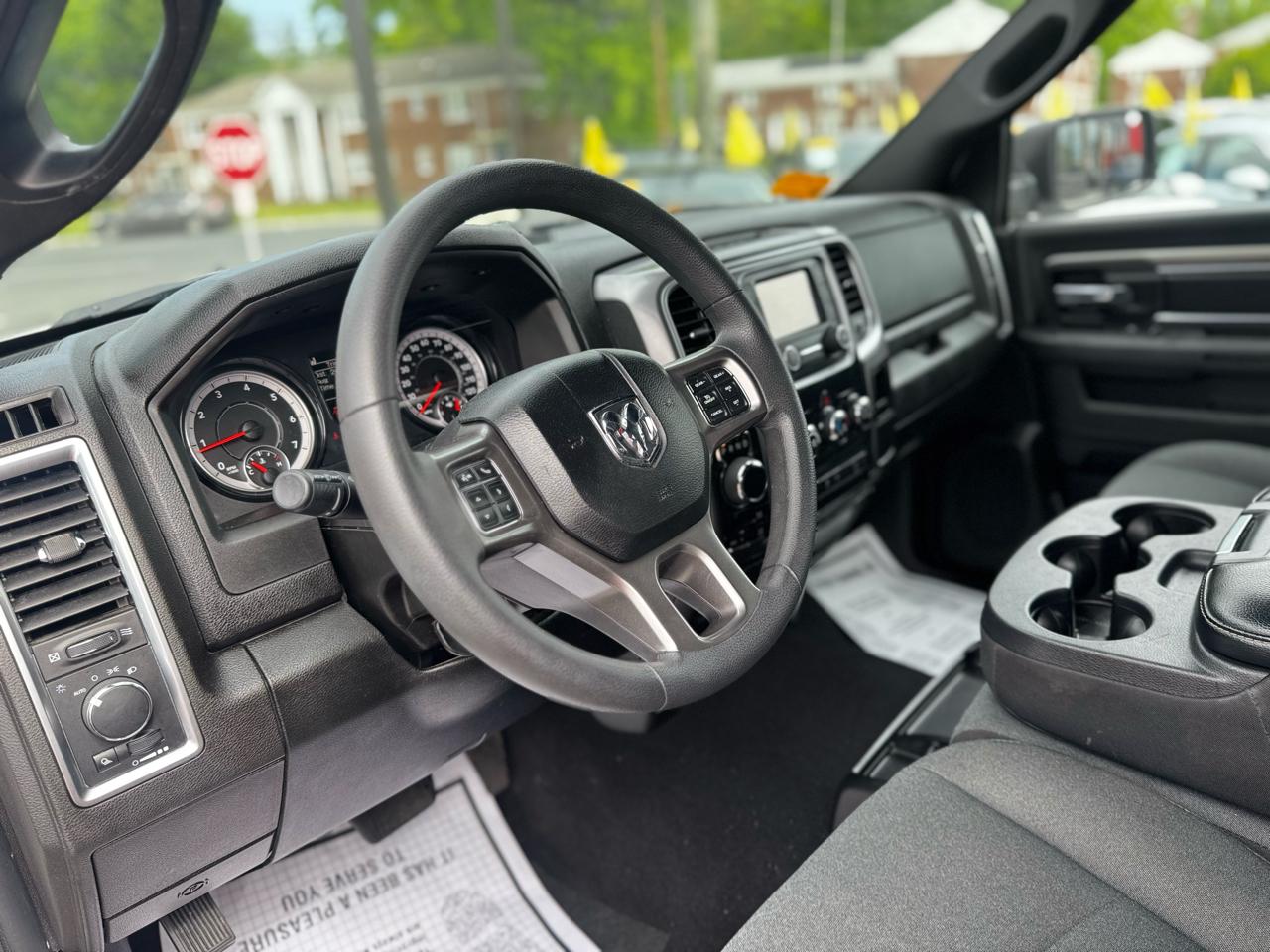 RAM 1500 Classic Tradesman Crew Cab SWB 4WD 2024