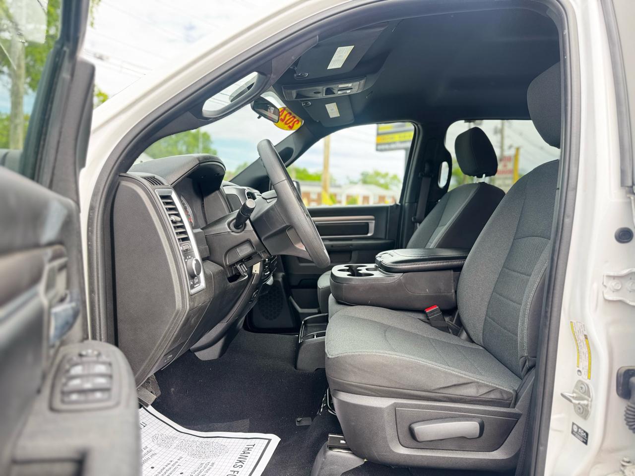RAM 1500 Classic Tradesman Crew Cab SWB 4WD 2024