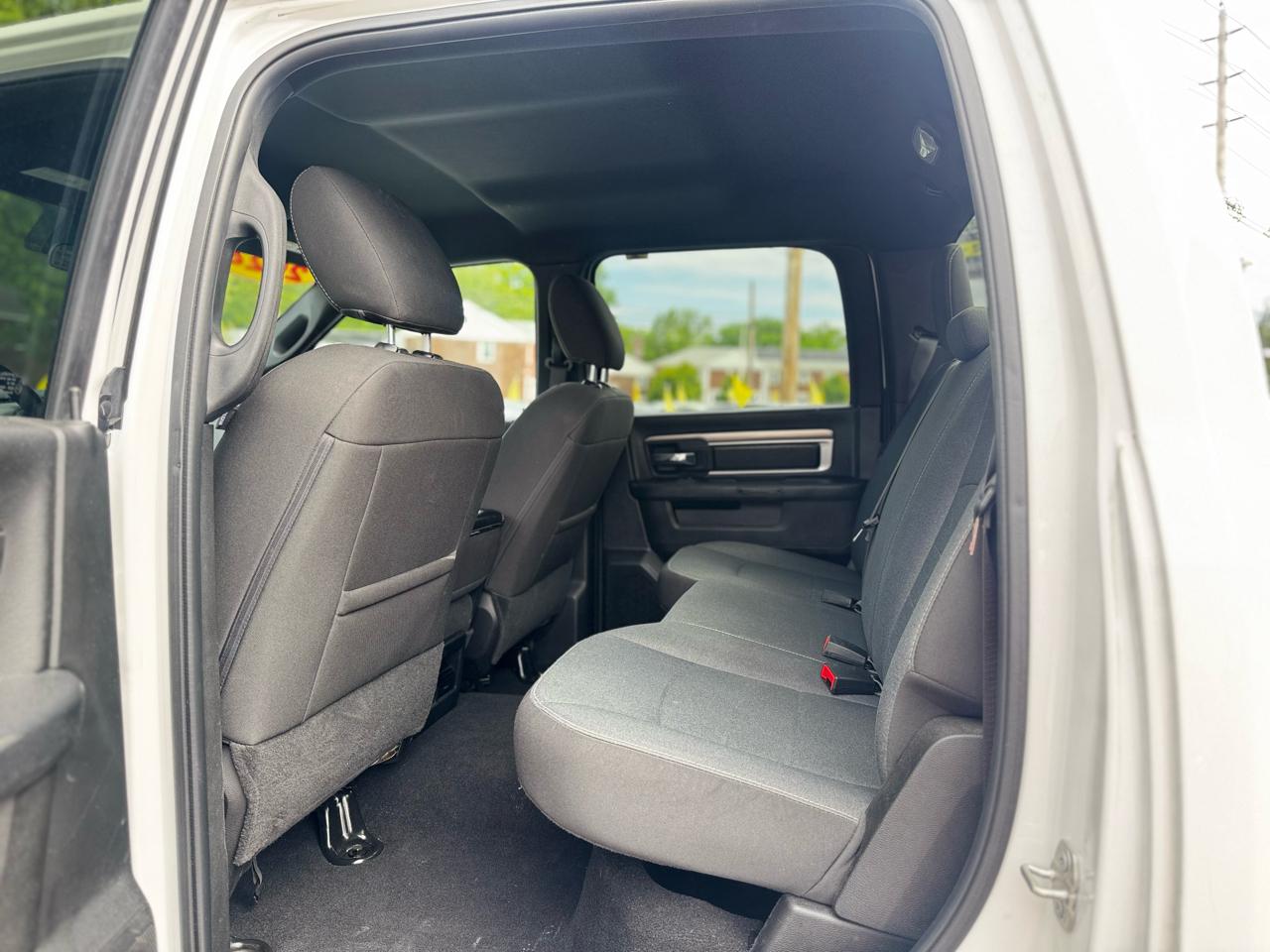 RAM 1500 Classic Tradesman Crew Cab SWB 4WD 2024