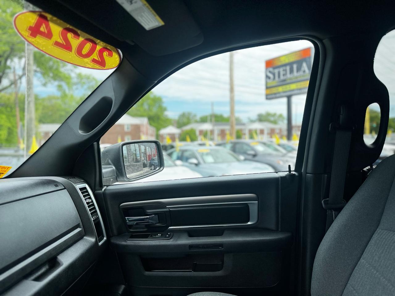 RAM 1500 Classic Tradesman Crew Cab SWB 4WD 2024