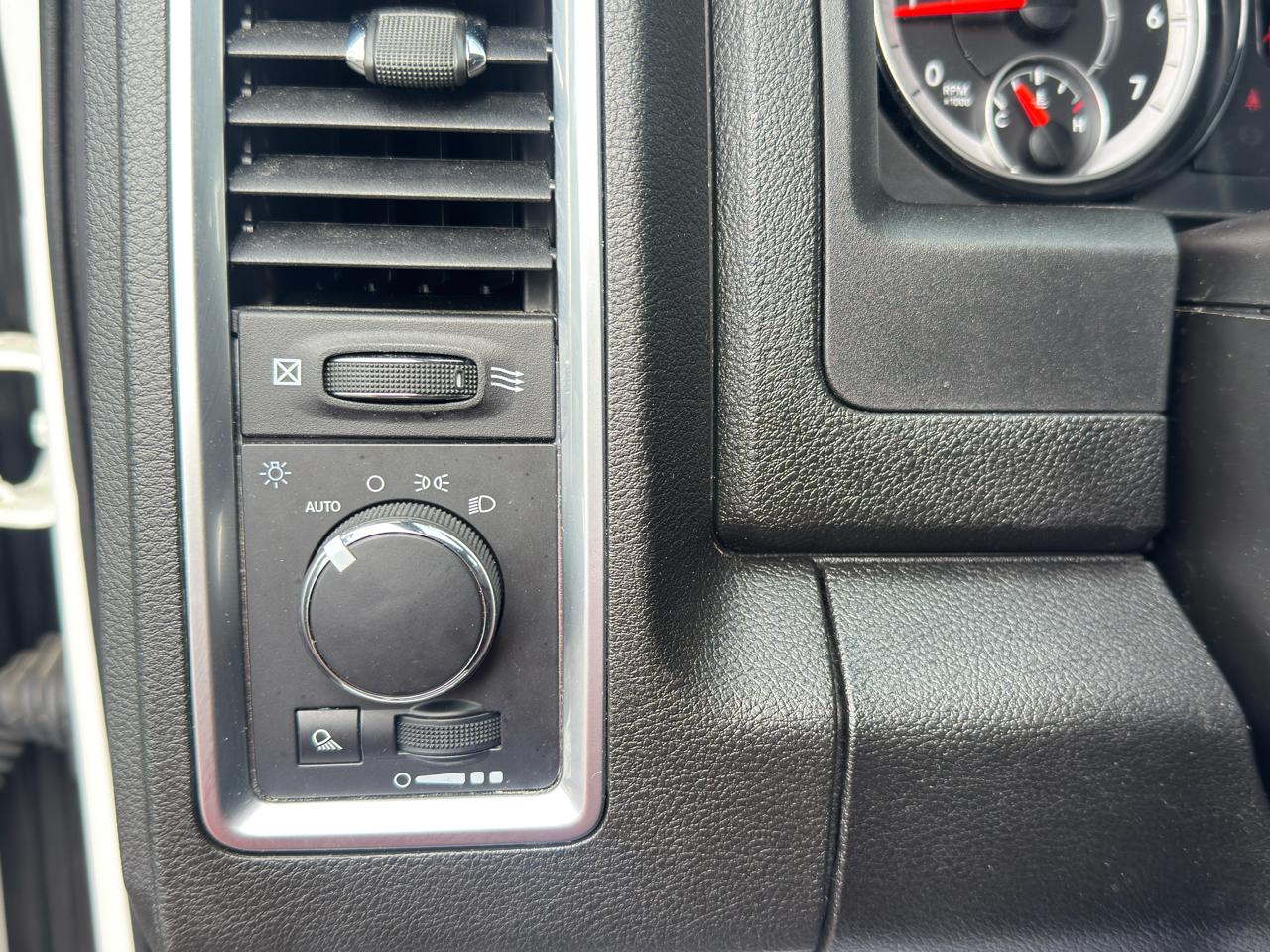 RAM 1500 Classic Tradesman Crew Cab SWB 4WD 2024
