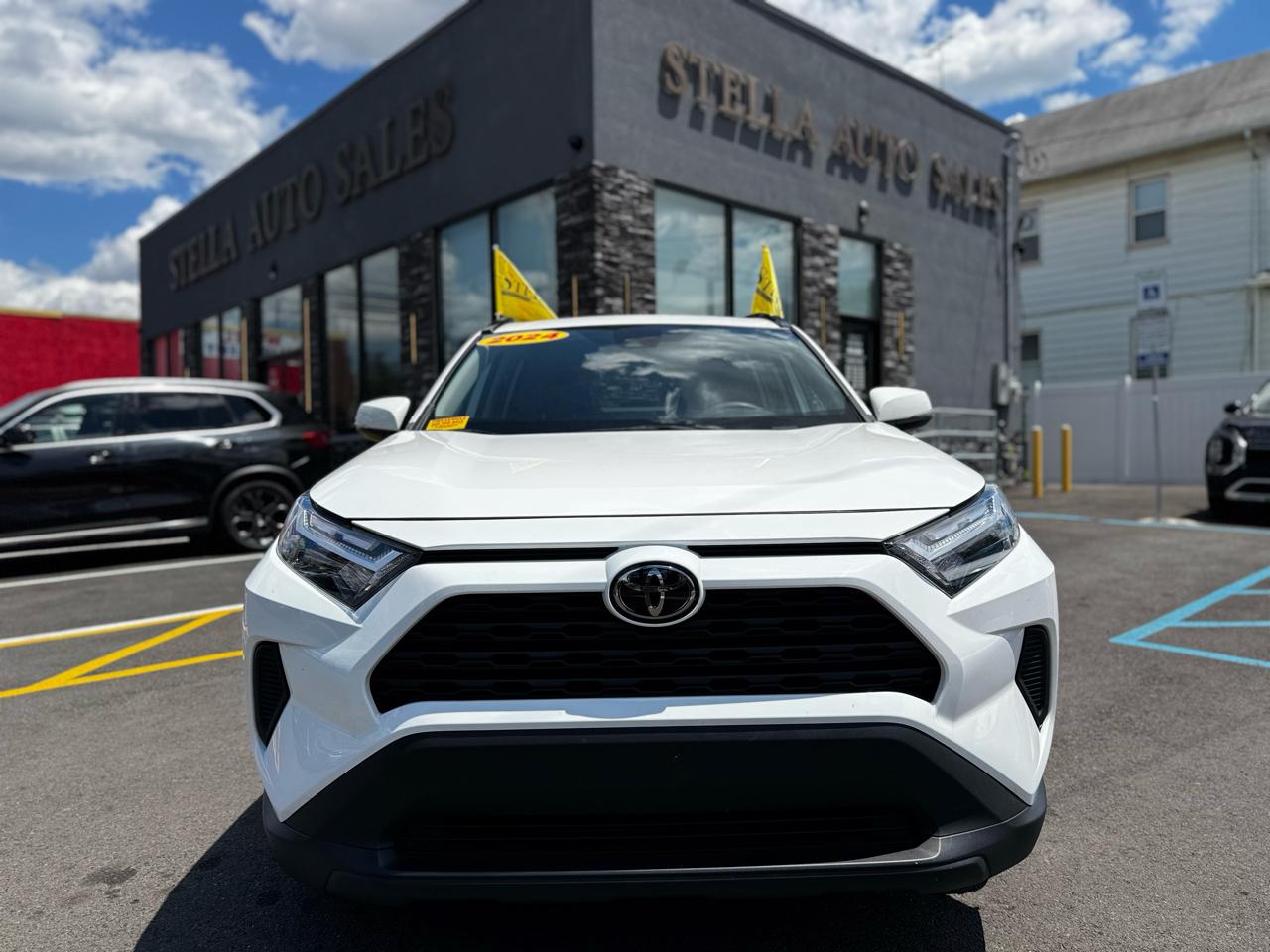 Toyota RAV4 XLE 2024