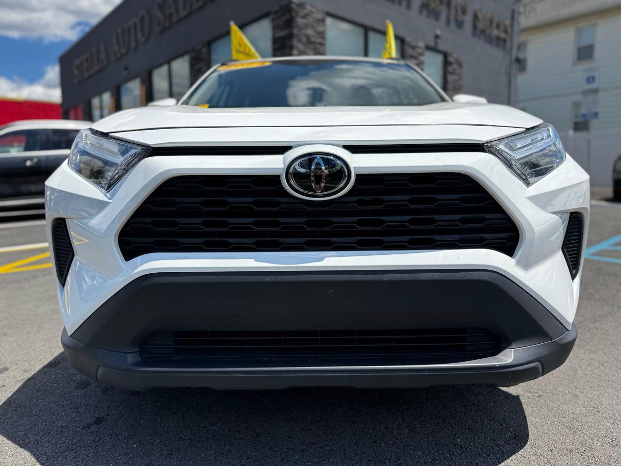 Toyota RAV4 XLE 2024