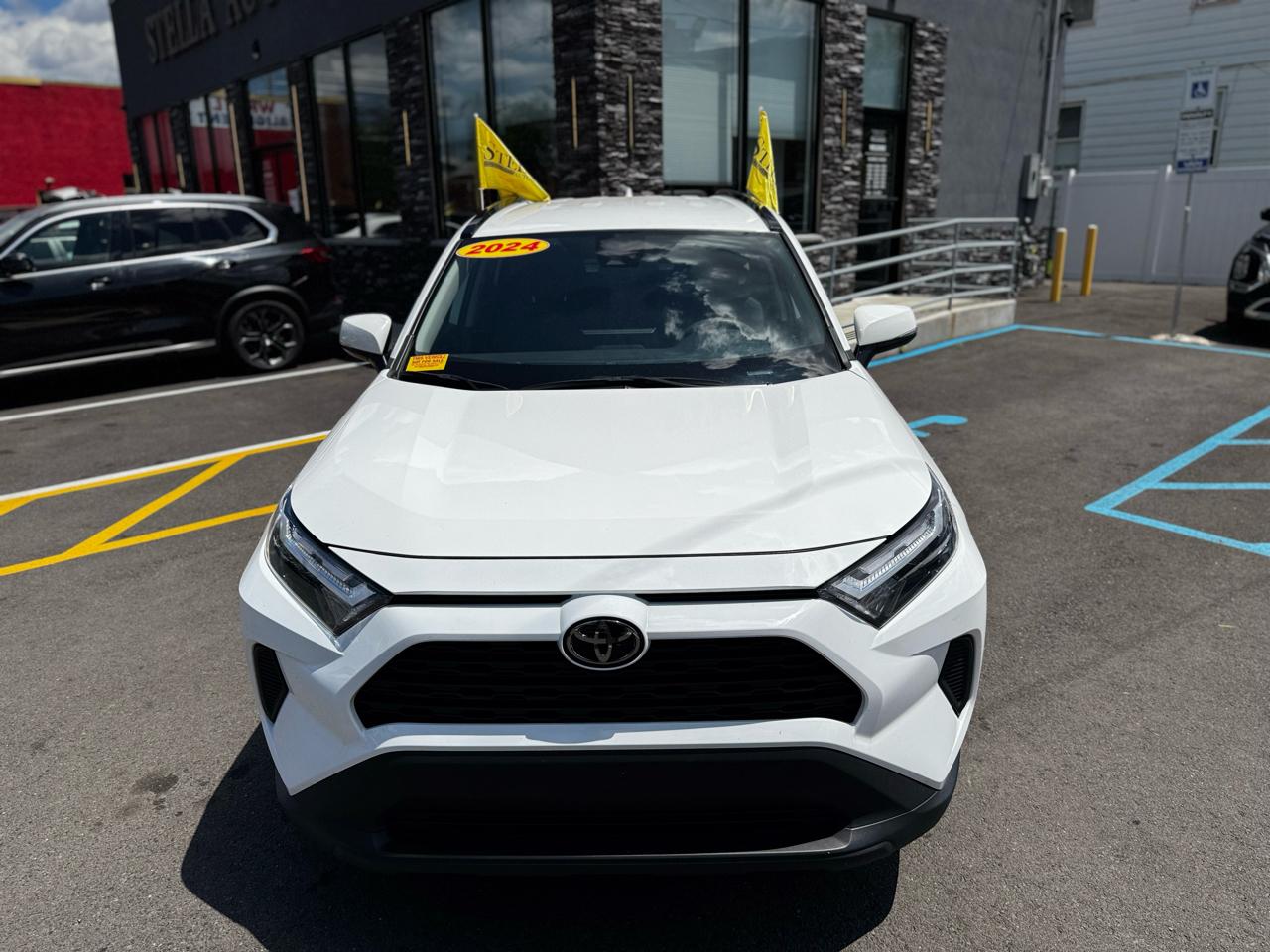 Toyota RAV4 XLE 2024