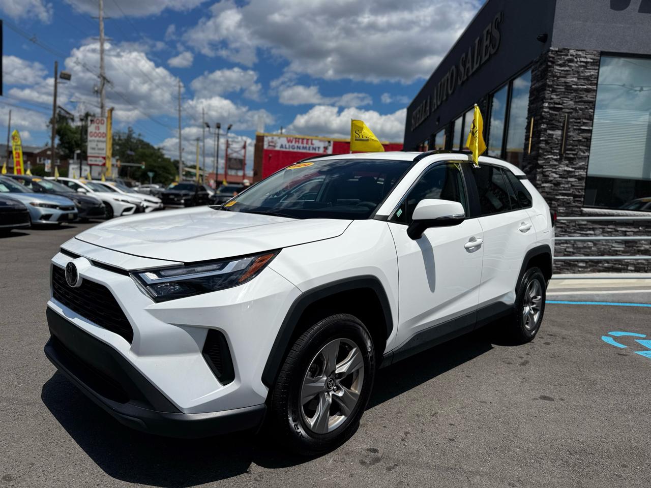 Toyota RAV4 XLE 2024