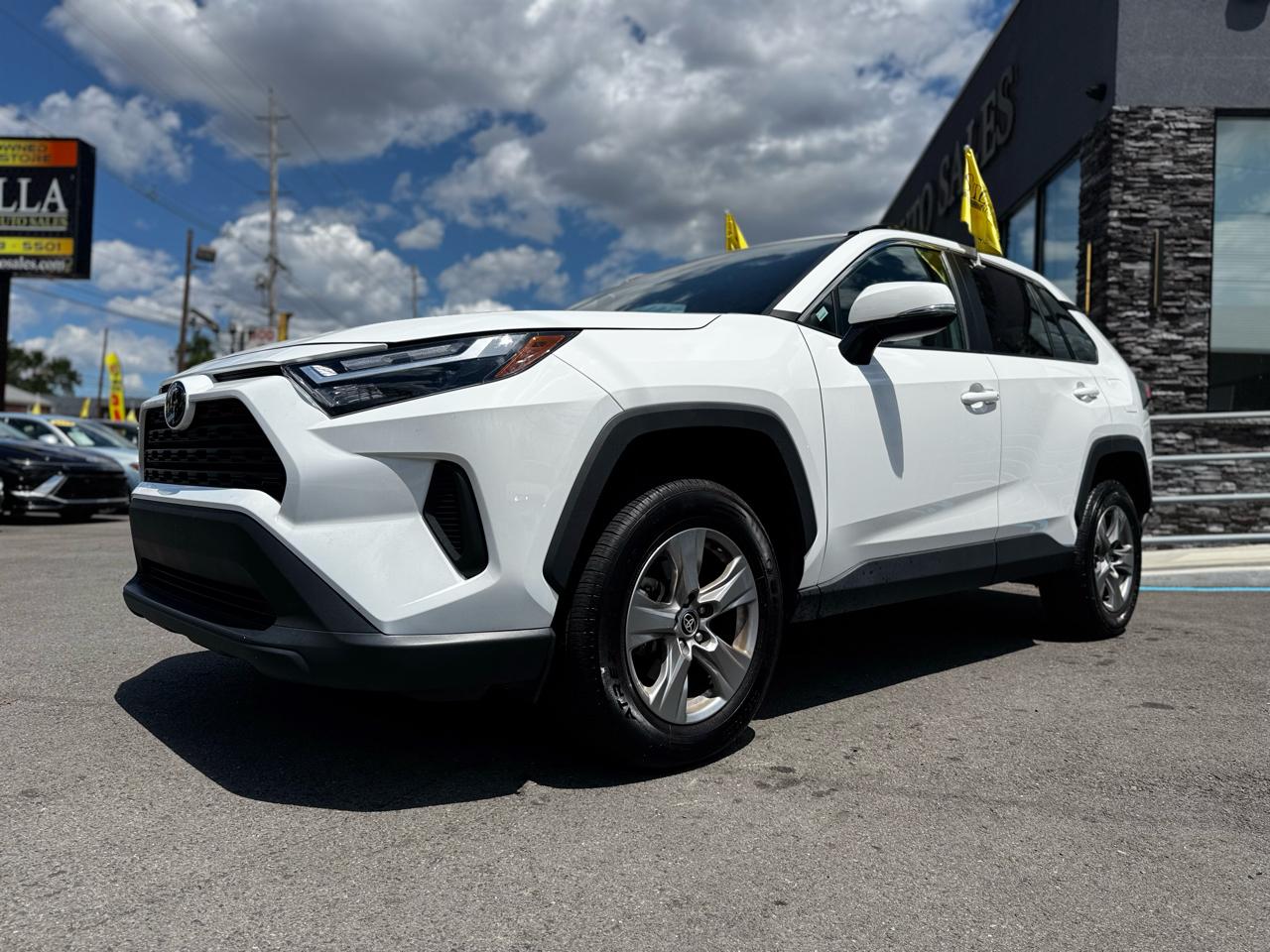 Toyota RAV4 XLE 2024