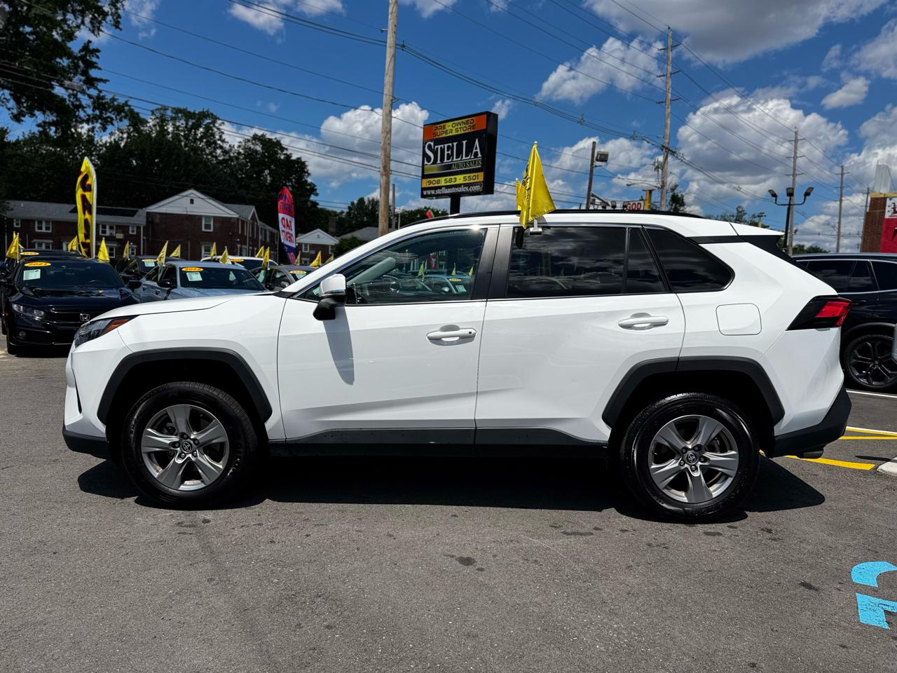 Toyota RAV4 XLE 2024