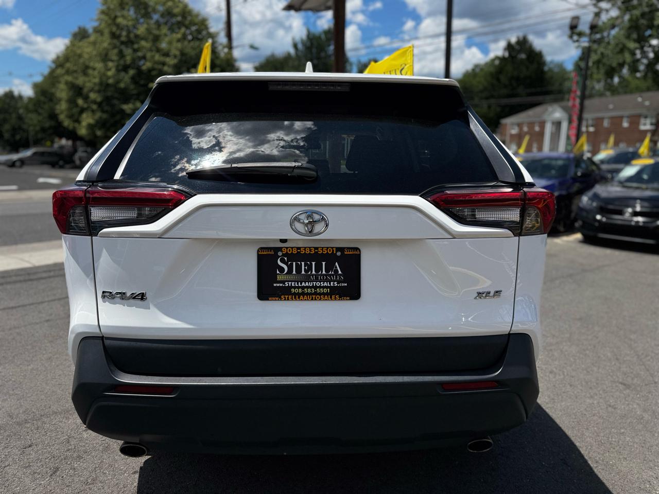 Toyota RAV4 XLE 2024