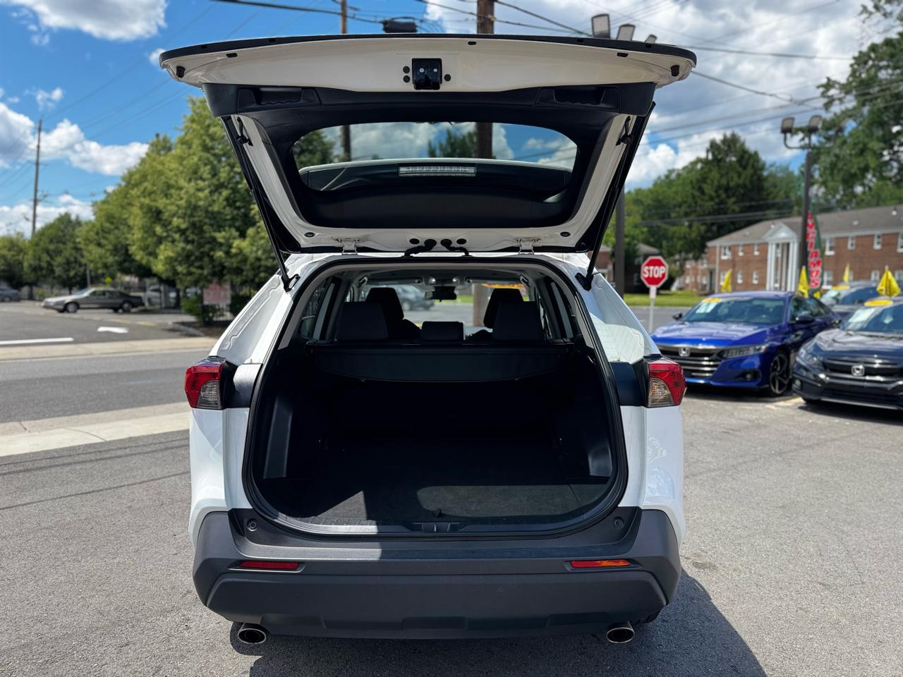 Toyota RAV4 XLE 2024