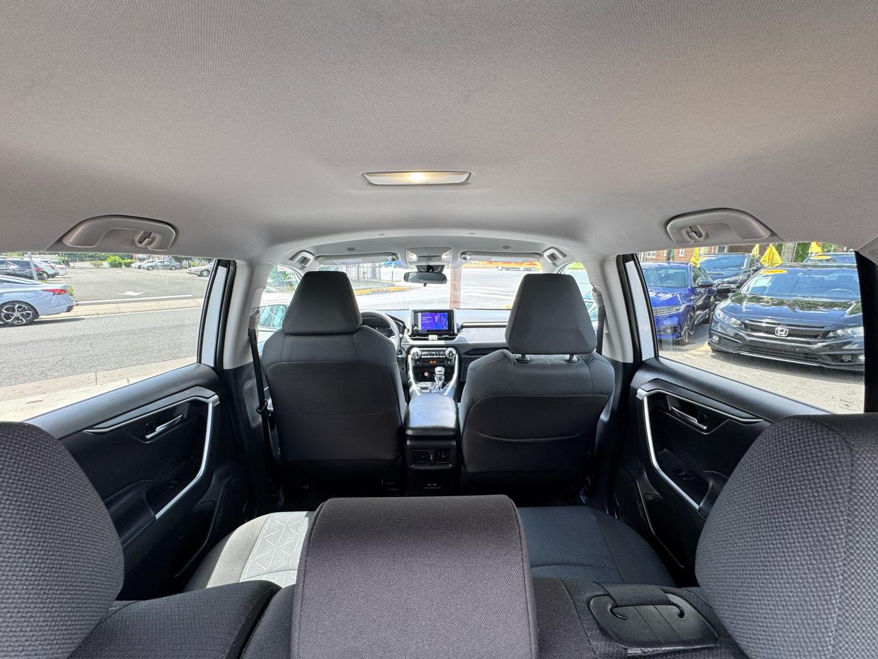 Toyota RAV4 XLE 2024