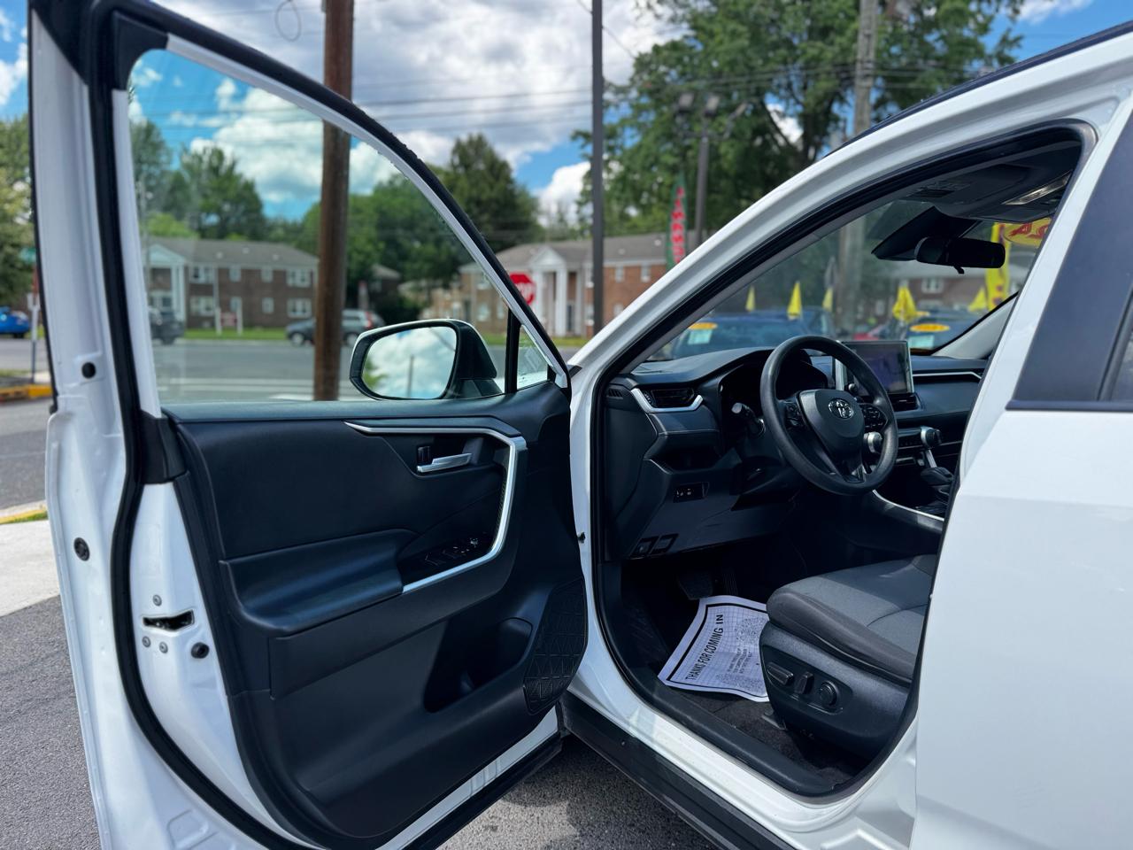 Toyota RAV4 XLE 2024