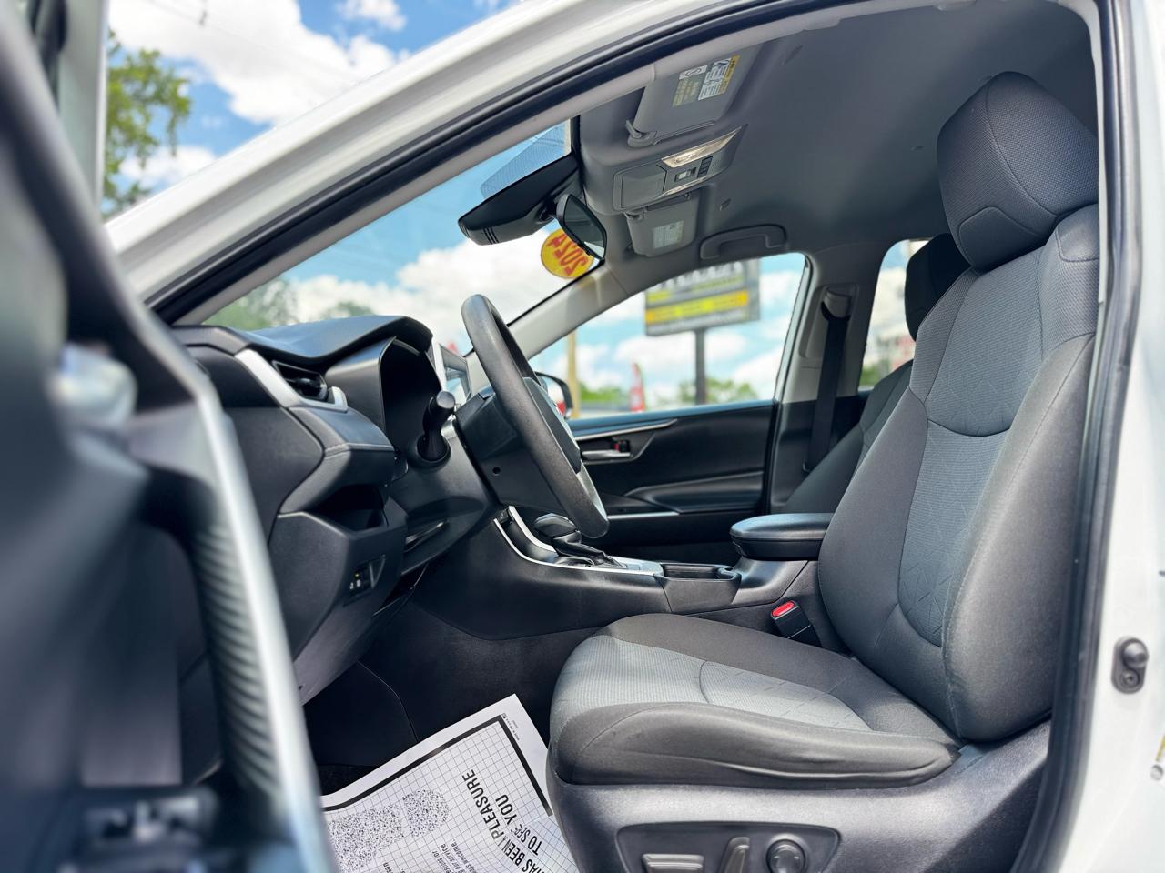 Toyota RAV4 XLE 2024