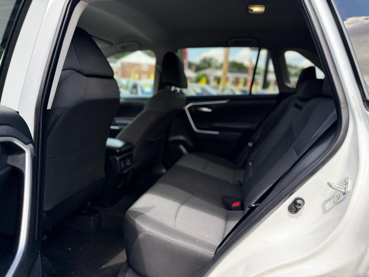 Toyota RAV4 XLE 2024