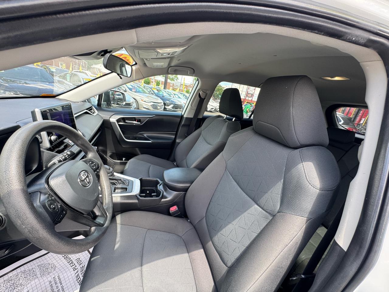 Toyota RAV4 XLE 2024