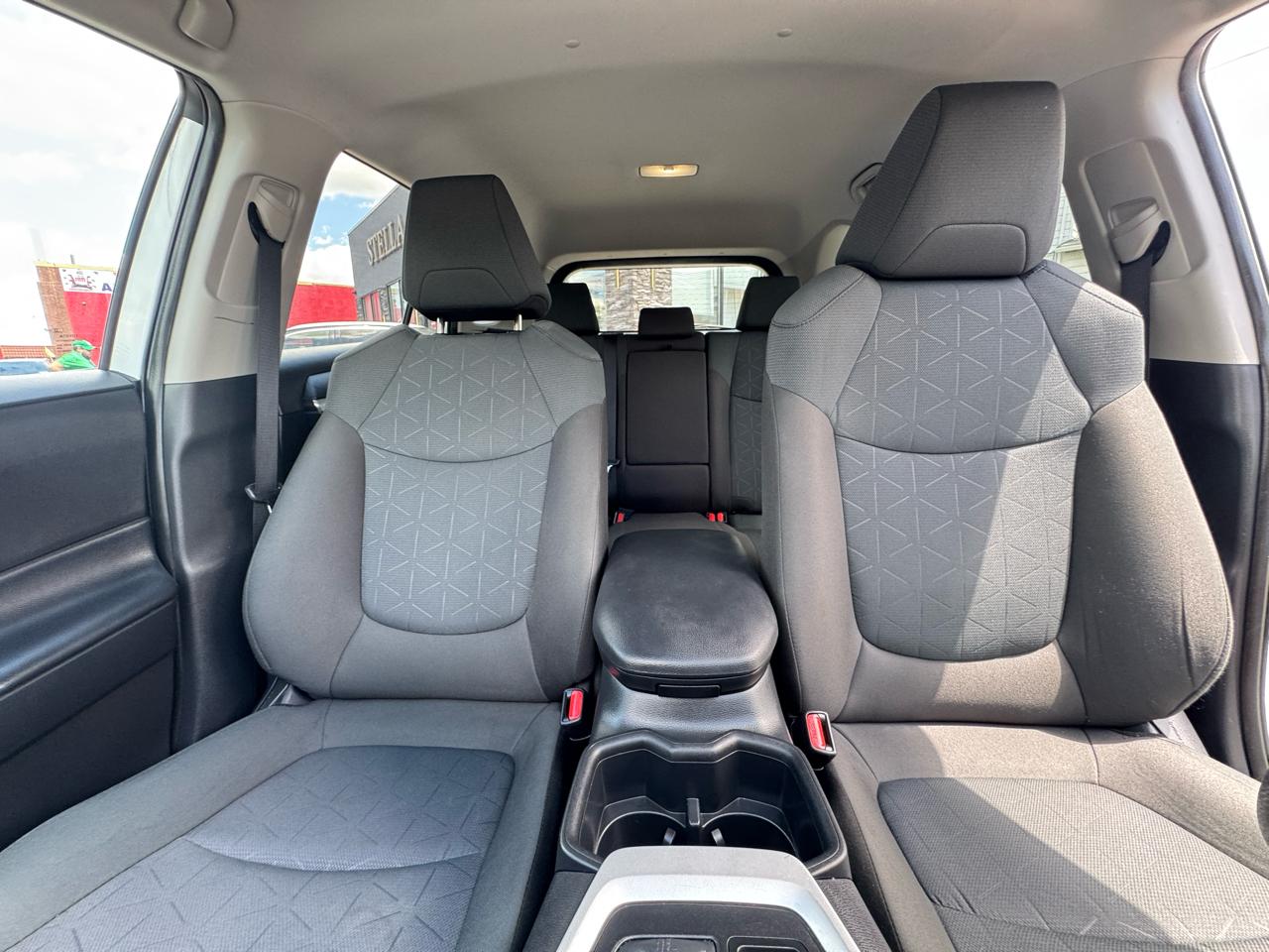 Toyota RAV4 XLE 2024