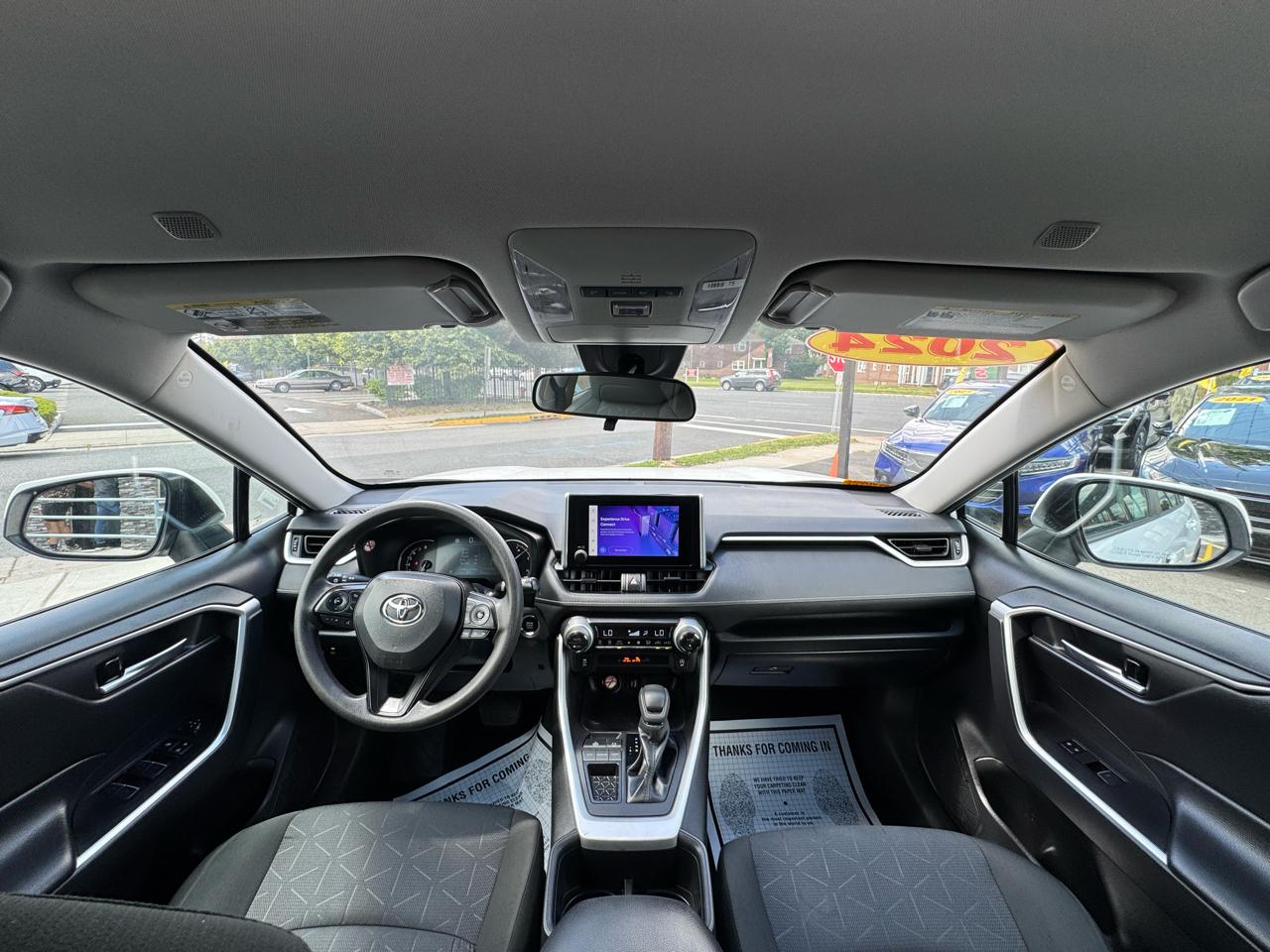 Toyota RAV4 XLE 2024