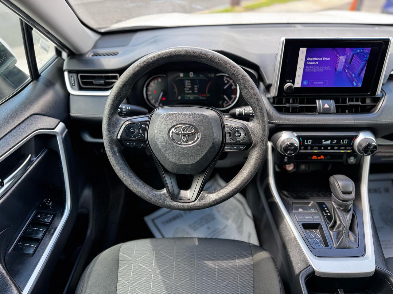 Toyota RAV4 XLE 2024