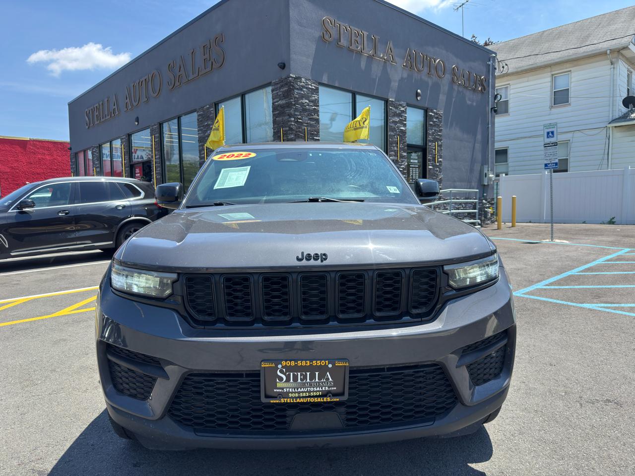 2022 Jeep Grand Cherokee Laredo 4WD