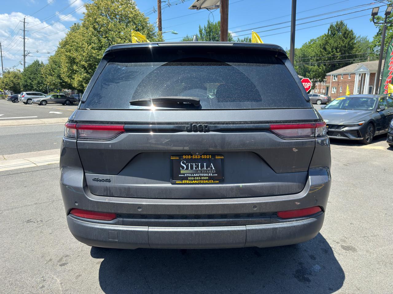 Jeep Grand Cherokee Laredo 4WD 2022
